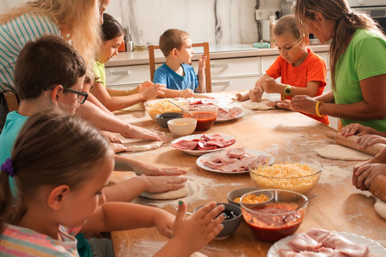 Make Your Own Pizza (Interactive Food Experience)